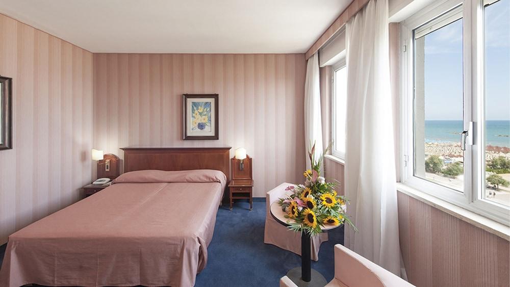 Hotel Esplanade Pescara Kültér fotó